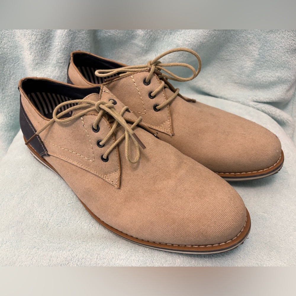Mario Lopez Men's Tan/ Navy accents lace up Oxford Shoes. Size 12. Louis style.